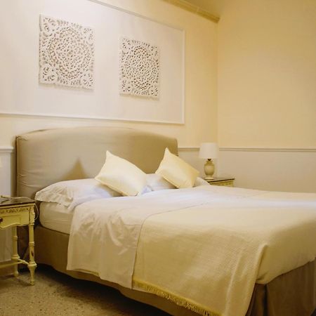 Dimora Le Tre Muse Guesthouse Lecce Eksteriør billede