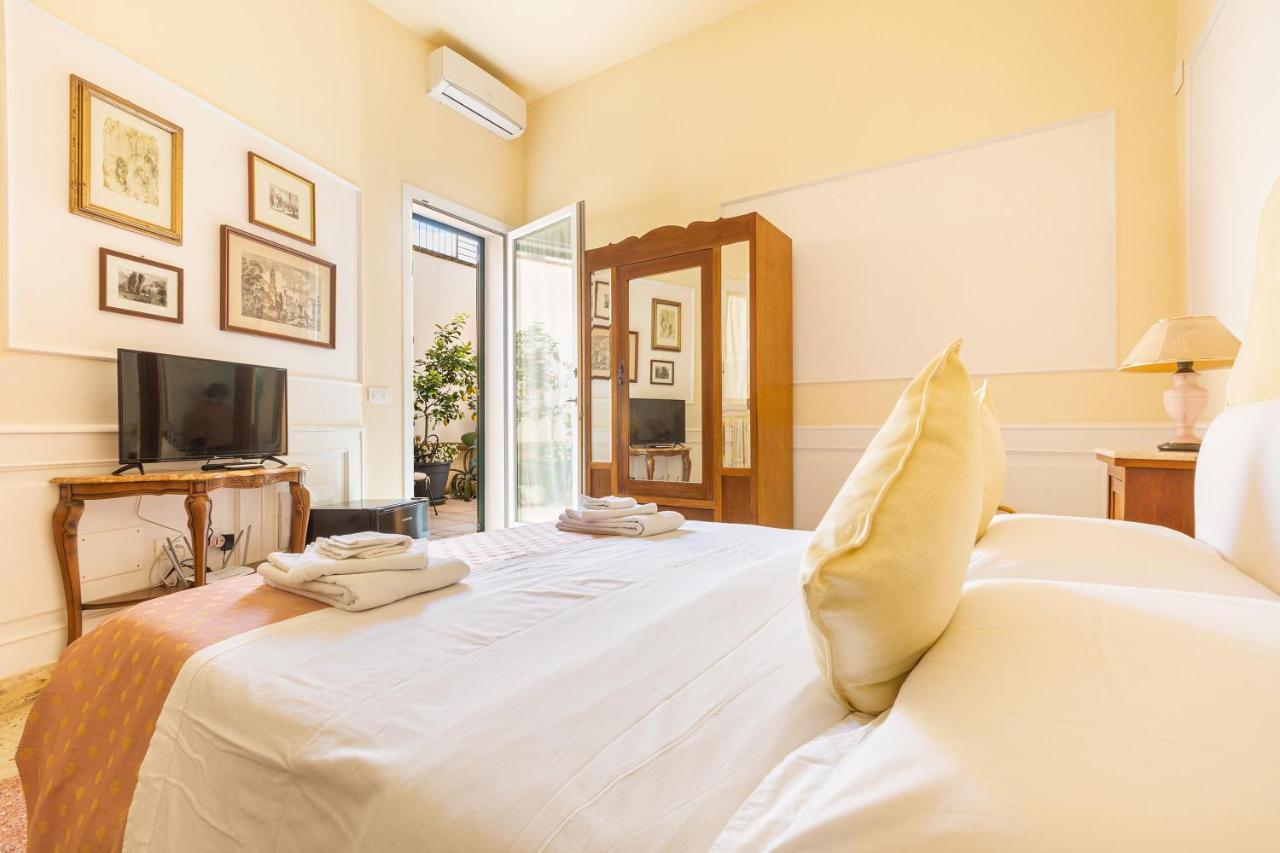 Dimora Le Tre Muse Guesthouse Lecce Eksteriør billede