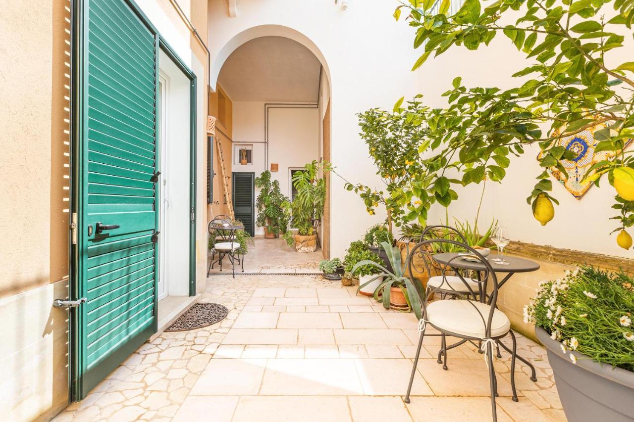 Dimora Le Tre Muse Guesthouse Lecce Eksteriør billede