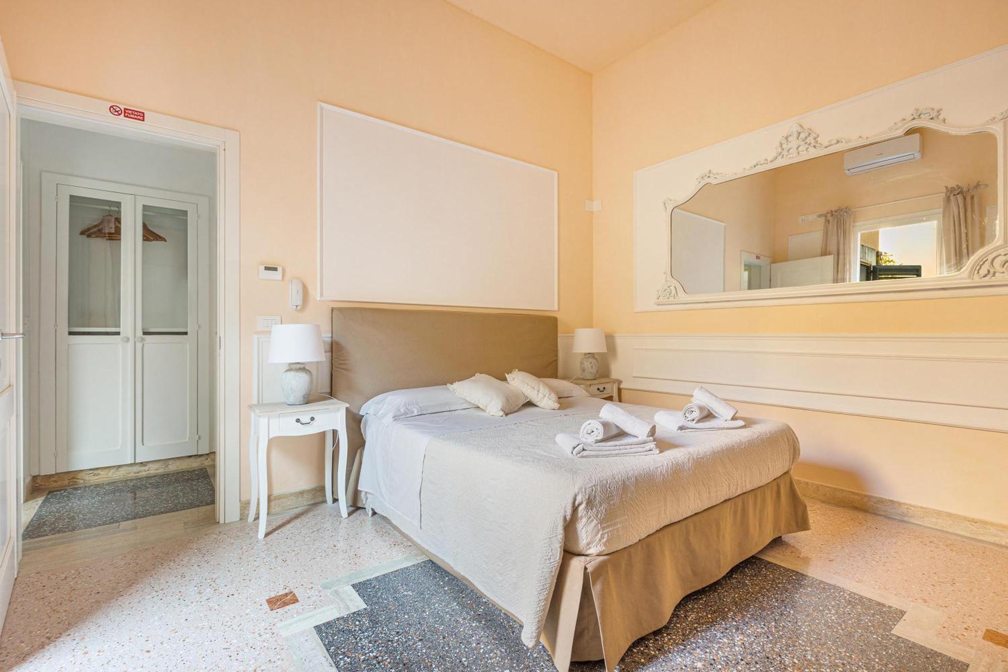 Dimora Le Tre Muse Guesthouse Lecce Eksteriør billede