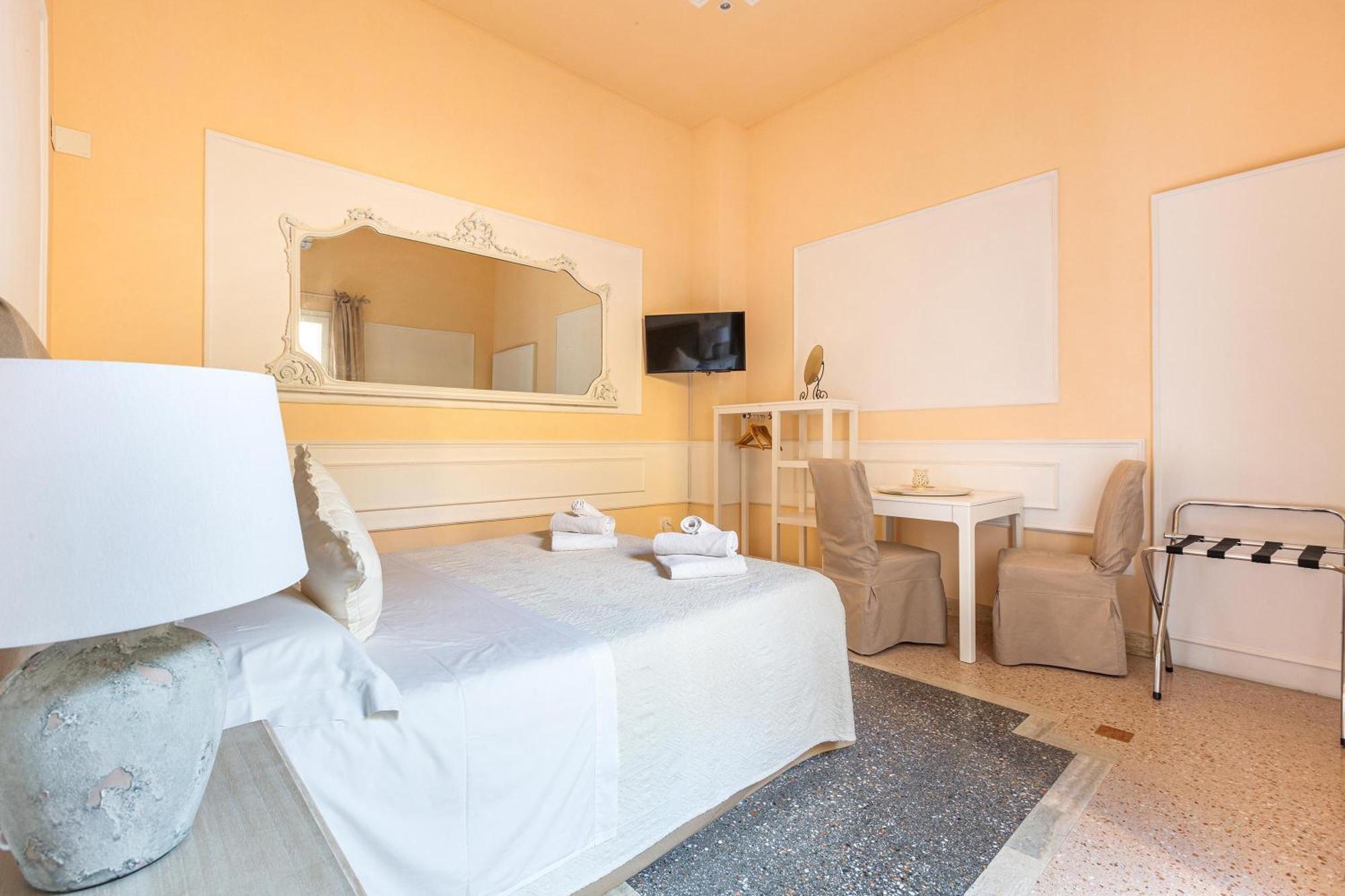 Dimora Le Tre Muse Guesthouse Lecce Eksteriør billede
