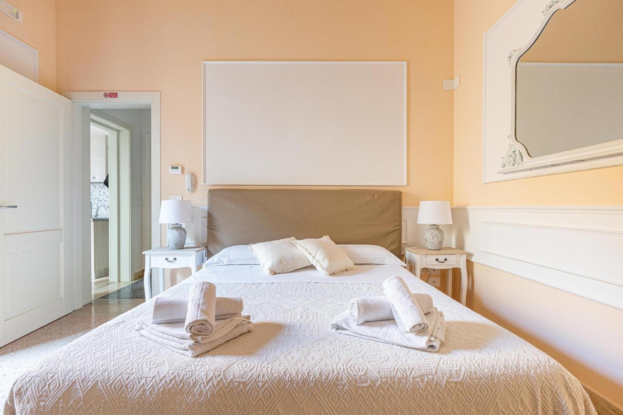 Dimora Le Tre Muse Guesthouse Lecce Eksteriør billede