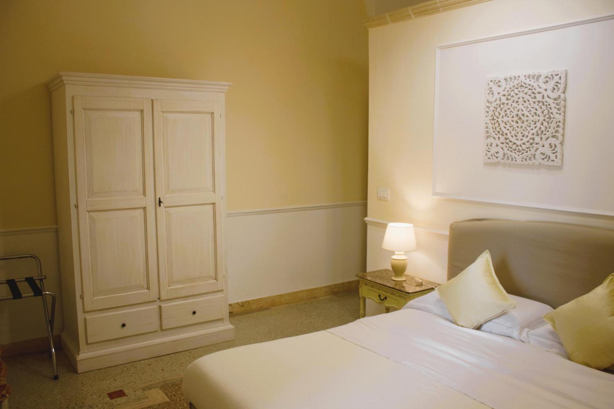 Dimora Le Tre Muse Guesthouse Lecce Eksteriør billede