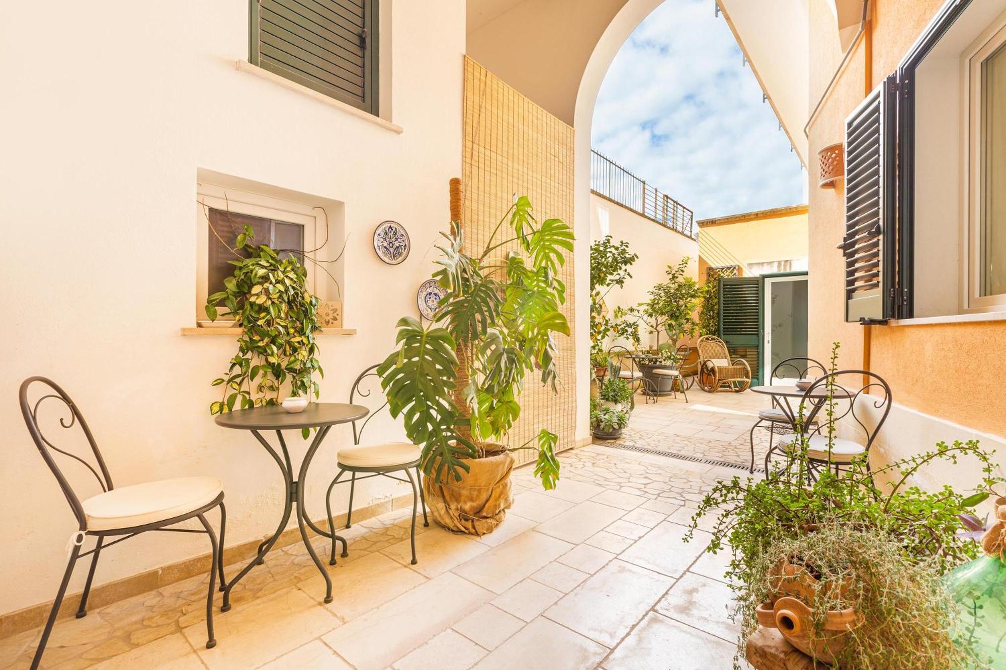 Dimora Le Tre Muse Guesthouse Lecce Eksteriør billede