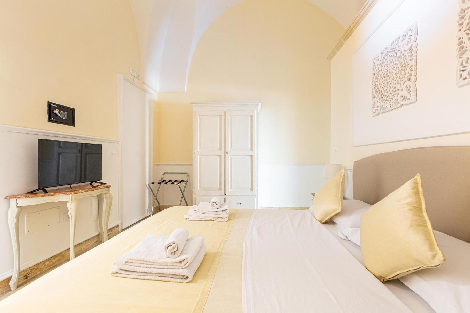 Dimora Le Tre Muse Guesthouse Lecce Eksteriør billede