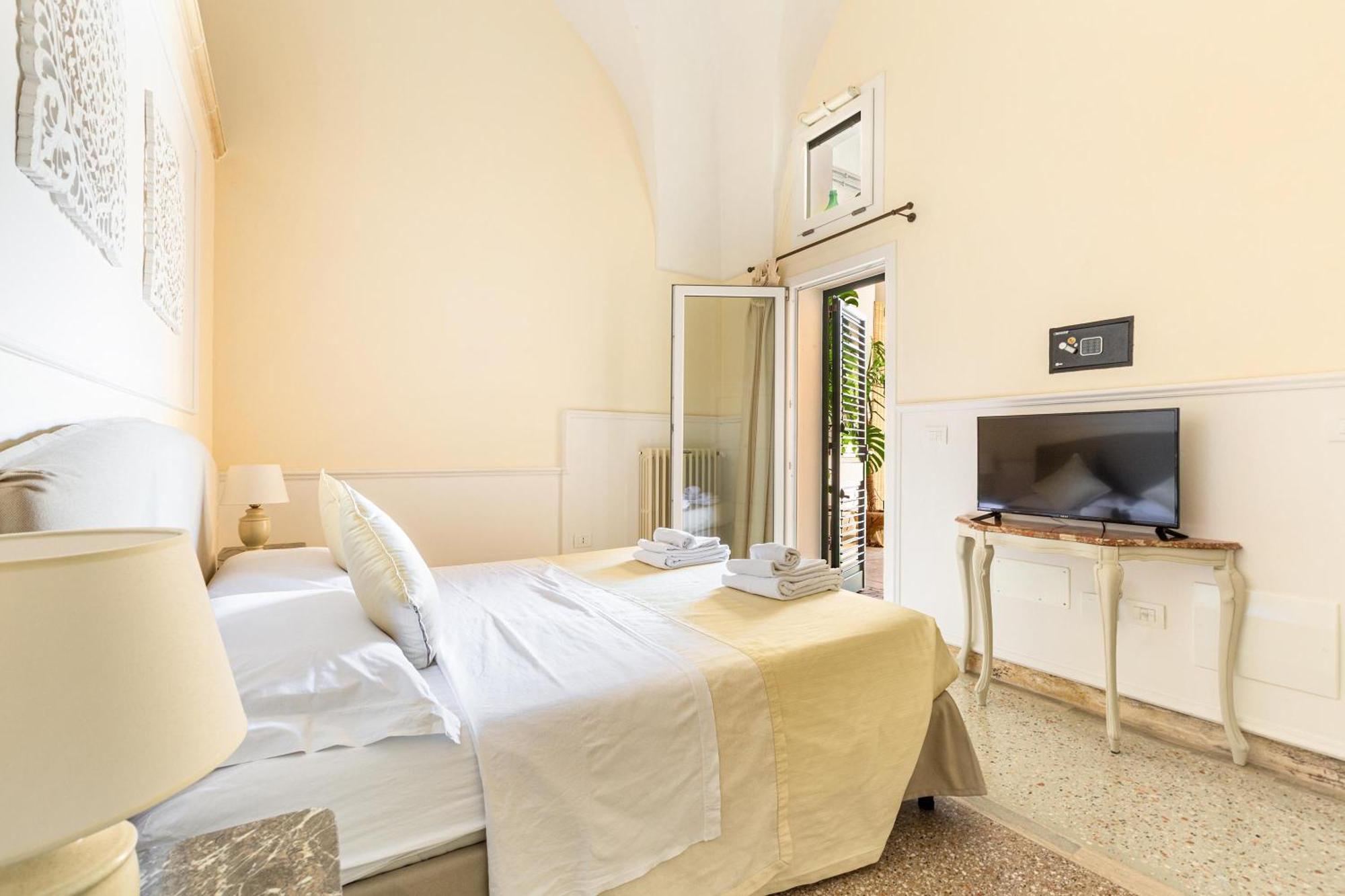 Dimora Le Tre Muse Guesthouse Lecce Eksteriør billede